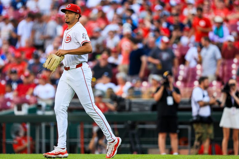 Reds Outlast Yankees in Extra-Inning Showdown at Great American Ball Park