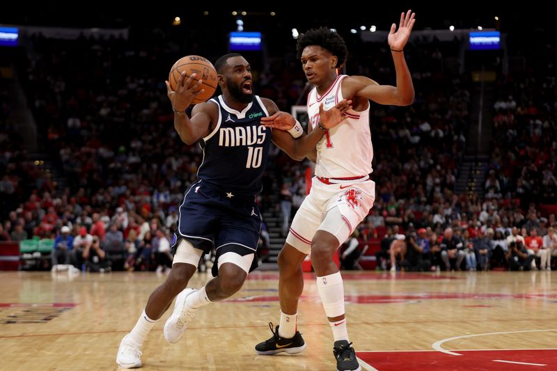 HOUSTON, TEXAS - DECEMBER 22: Tim Hardaway Jr. #10 of the Dallas Mavericks drives to the basket while defended by Amen Thompson #1 of the Houston Rockets in the first half at Toyota Center on December 22, 2023 in Houston, Texas.   NOTE TO USER: User expressly acknowledges and agrees that, by downloading and or using this photograph, User is consenting to the terms and conditions of the Getty Images License Agreement. (Photo by Tim Warner/Getty Images)