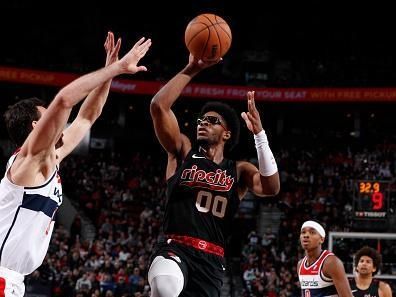 PORTLAND, OR - DECEMBER 21: Scoot Henderson #00 of the Portland Trail Blazers shoots the ball during the game against the Washington Wizards on December 21, 2023 at the Moda Center Arena in Portland, Oregon. NOTE TO USER: User expressly acknowledges and agrees that, by downloading and or using this photograph, user is consenting to the terms and conditions of the Getty Images License Agreement. Mandatory Copyright Notice: Copyright 2023 NBAE (Photo by Cameron Browne/NBAE via Getty Images)