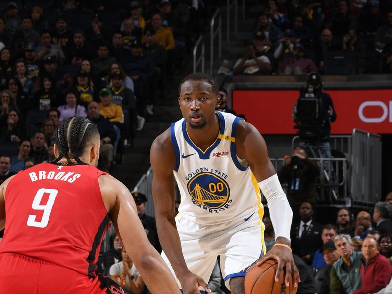 SAN FRANCISCO, CA - DECEMBER 5:  Jonathan Kuminga #00 of the Golden State Warriors dribbles the ball during the game against the Houston Rockets  on December 5, 2024 at Chase Center in San Francisco, California. NOTE TO USER: User expressly acknowledges and agrees that, by downloading and or using this photograph, user is consenting to the terms and conditions of Getty Images License Agreement. Mandatory Copyright Notice: Copyright 2024 NBAE (Photo by Noah Graham/NBAE via Getty Images)