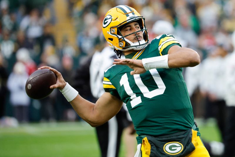 Green Bay Packers quarterback Jordan Love (10) warms up before an NFL football game against the San Francisco 49ers on Sunday, Nov. 24, 2024 in Green Bay, Wis. (AP Photo/Mike Roemer)