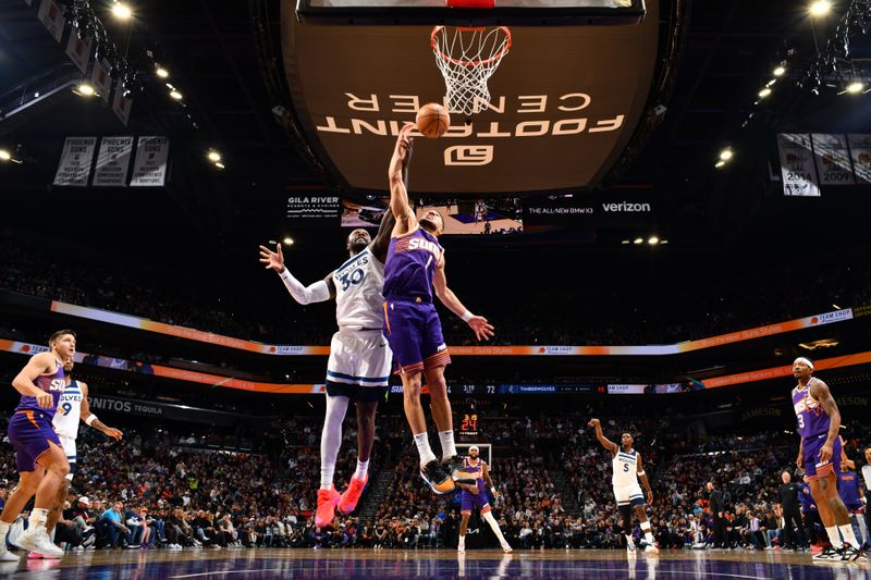 PHOENIX, AZ - JANUARY 29: Devin Booker #1 of the Phoenix Suns and Julius Randle #30 of the Minnesota Timberwolves battle for a rebound during the game on January 29, 2025 at Footprint Center in Phoenix, Arizona. NOTE TO USER: User expressly acknowledges and agrees that, by downloading and or using this photograph, user is consenting to the terms and conditions of the Getty Images License Agreement. Mandatory Copyright Notice: Copyright 2025 NBAE (Photo by Barry Gossage/NBAE via Getty Images)