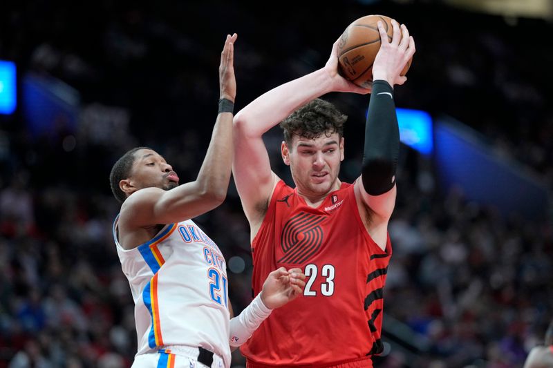 PORTLAND, OREGON - JANUARY 26: Donovan Clingan #23 of the Portland Trail Blazers looks to pass the ball against Aaron Wiggins #21 of the Oklahoma City Thunder during the first half at Moda Center on January 26, 2025 in Portland, Oregon. NOTE TO USER: User expressly acknowledges and agrees that, by downloading and or using this photograph, User is consenting to the terms and conditions of the Getty Images License Agreement. (Photo by Soobum Im/Getty Images)