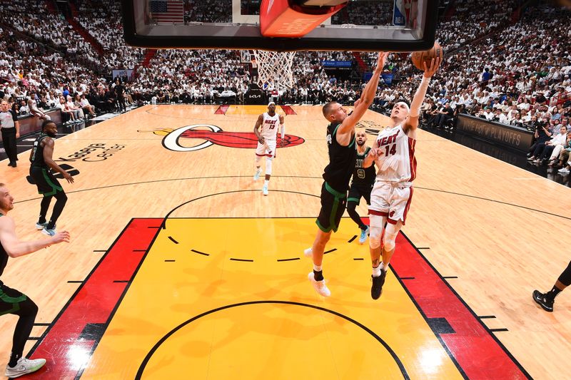 MIAMI, FL - APRIL 27: Kristaps Porzingis #8 of the Boston Celtics blocks a shot during the game against the Miami Heat during Round 1 Game 3 of the 2024 NBA Playoffs on April 27, 2024 at Kaseya Center in Miami, Florida. NOTE TO USER: User expressly acknowledges and agrees that, by downloading and or using this Photograph, user is consenting to the terms and conditions of the Getty Images License Agreement. Mandatory Copyright Notice: Copyright 2024 NBAE (Photo by Brian Babineau/NBAE via Getty Images)