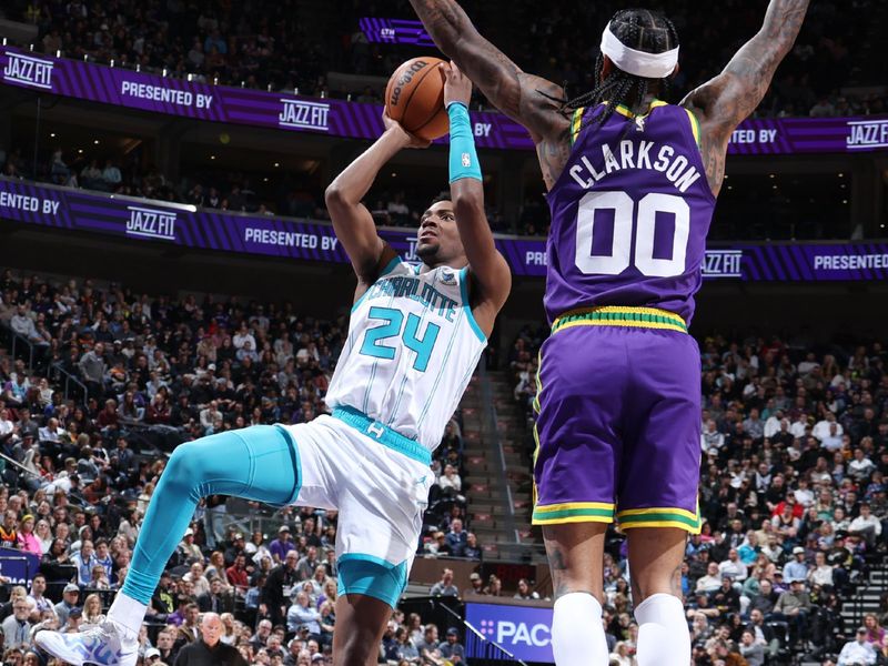 SALT LAKE CITY, UT - FEBRUARY 22: Brandon Miller #24 of the Charlotte Hornets drives to the basket during the game against the Utah Jazz on February 22, 2024 at Delta Center in Salt Lake City, Utah. NOTE TO USER: User expressly acknowledges and agrees that, by downloading and or using this Photograph, User is consenting to the terms and conditions of the Getty Images License Agreement. Mandatory Copyright Notice: Copyright 2024 NBAE (Photo by Melissa Majchrzak/NBAE via Getty Images)