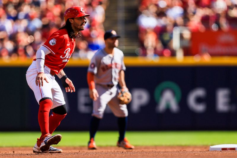 Sep 2, 2024; Cincinnati, Ohio, USA; Cincinnati Reds second baseman Jonathan India (6) leads off from second in the first inning against the Houston Astros at Great American Ball Park. Mandatory Credit: Katie Stratman-USA TODAY Sports