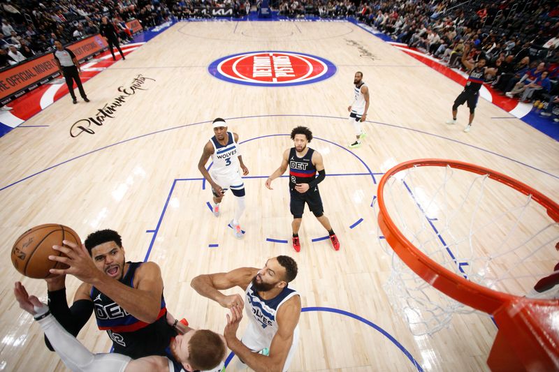 DETROIT, MI - JANUARY 04: Tobias Harris #12 of the Detroit Pistons drives to the basket during the game against the Minnesota Timberwolves on January 04, 2025 at Little Caesars Arena in Detroit, Michigan. NOTE TO USER: User expressly acknowledges and agrees that, by downloading and/or using this photograph, User is consenting to the terms and conditions of the Getty Images License Agreement. Mandatory Copyright Notice: Copyright 2024 NBAE (Photo by Brian Sevald/NBAE via Getty Images)