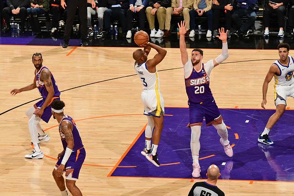 PHOENIX, AZ - DECEMBER 12: Chris Paul #3 of the Golden State Warriors shoots the ball during the game against the Phoenix Suns on December 12, 2023 at Footprint Center in Phoenix, Arizona. NOTE TO USER: User expressly acknowledges and agrees that, by downloading and or using this photograph, user is consenting to the terms and conditions of the Getty Images License Agreement. Mandatory Copyright Notice: Copyright 2023 NBAE (Photo by Kate Frese/NBAE via Getty Images)