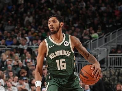 MILWAUKEE, WI - DECEMBER 21:  Cameron Payne #15 of the Milwaukee Bucks handles the ball during the game against the Orlando Magic on December 21, 2023 at the Fiserv Forum Center in Milwaukee, Wisconsin. NOTE TO USER: User expressly acknowledges and agrees that, by downloading and or using this Photograph, user is consenting to the terms and conditions of the Getty Images License Agreement. Mandatory Copyright Notice: Copyright 2023 NBAE (Photo by Gary Dineen/NBAE via Getty Images).