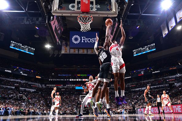 SAN ANTONIO, TX - NOVEMBER 5: Scottie Barnes #4 of the Toronto Raptors drives to the basket during the game against the San Antonio Spurs on November 5, 2023 at the Frost Bank Center in San Antonio, Texas. NOTE TO USER: User expressly acknowledges and agrees that, by downloading and or using this photograph, user is consenting to the terms and conditions of the Getty Images License Agreement. Mandatory Copyright Notice: Copyright 2023 NBAE (Photos by Michael Gonzales/NBAE via Getty Images)