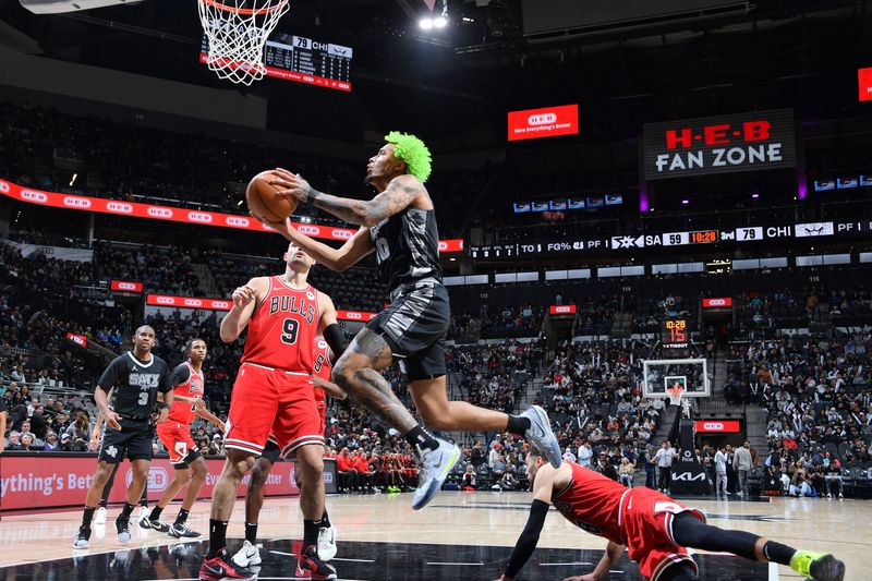 SAN ANTONIO, TX - DECEMBER 5: Jeremy Sochan #10 of the San Antonio Spurs drives to the basket during the game against the Chicago Bulls on December 5, 2024 at the Frost Bank Center in San Antonio, Texas. NOTE TO USER: User expressly acknowledges and agrees that, by downloading and or using this photograph, user is consenting to the terms and conditions of the Getty Images License Agreement. Mandatory Copyright Notice: Copyright 2024 NBAE (Photos by Michael Gonzales/NBAE via Getty Images)