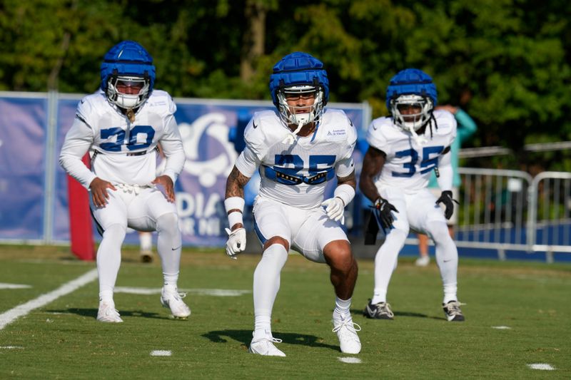 Indianapolis Colts safety Rodney Thomas II, middle, runs a drill during a joint NFL football practice with the Arizona Cardinals, Wednesday, Aug. 14, 2024, in Westfield, Ind. (AP Photo/Darron Cummings)