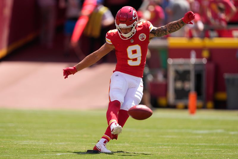 Kansas City Chiefs running back Louis Rees-Zammit (9) warms up before an NFL preseason football game against the Detroit Lions Saturday, Aug. 17, 2024, in Kansas City, Mo. (AP Photo/Charlie Riedel)