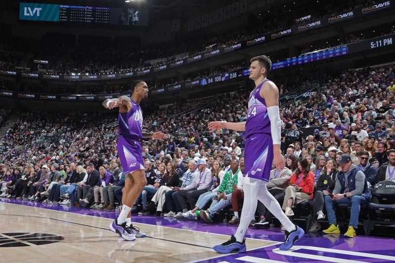 SALT LAKE CITY, UT - NOVEMBER 23: John Collins #20 and Walker Kessler #24 of the Utah Jazz high five during the game against the New York Knicks on November 23, 2024 at Delta Center in Salt Lake City, Utah. NOTE TO USER: User expressly acknowledges and agrees that, by downloading and or using this Photograph, User is consenting to the terms and conditions of the Getty Images License Agreement. Mandatory Copyright Notice: Copyright 2024 NBAE (Photo by Melissa Majchrzak/NBAE via Getty Images)