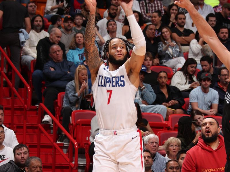 MIAMI, FL - FEBRUARY 4: Amir Coffey #7 of the LA Clippers shoots a three point basket during the game against the Miami Heat on February 4, 2024 at Kaseya Center in Miami, Florida. NOTE TO USER: User expressly acknowledges and agrees that, by downloading and or using this Photograph, user is consenting to the terms and conditions of the Getty Images License Agreement. Mandatory Copyright Notice: Copyright 2024 NBAE (Photo by Issac Baldizon/NBAE via Getty Images)