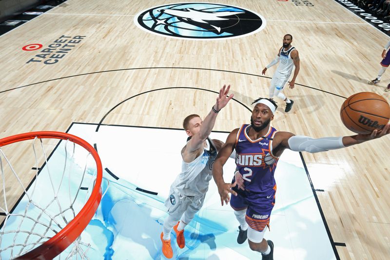 MINNEAPOLIS, MN - NOVEMBER 17: Josh Okogie #2 of the Phoenix Suns drives to the basket during the game against the Minnesota Timberwolves on November 17, 2024 at Target Center in Minneapolis, Minnesota. NOTE TO USER: User expressly acknowledges and agrees that, by downloading and or using this Photograph, user is consenting to the terms and conditions of the Getty Images License Agreement. Mandatory Copyright Notice: Copyright 2024 NBAE(Photo by David Sherman/NBAE via Getty Images)