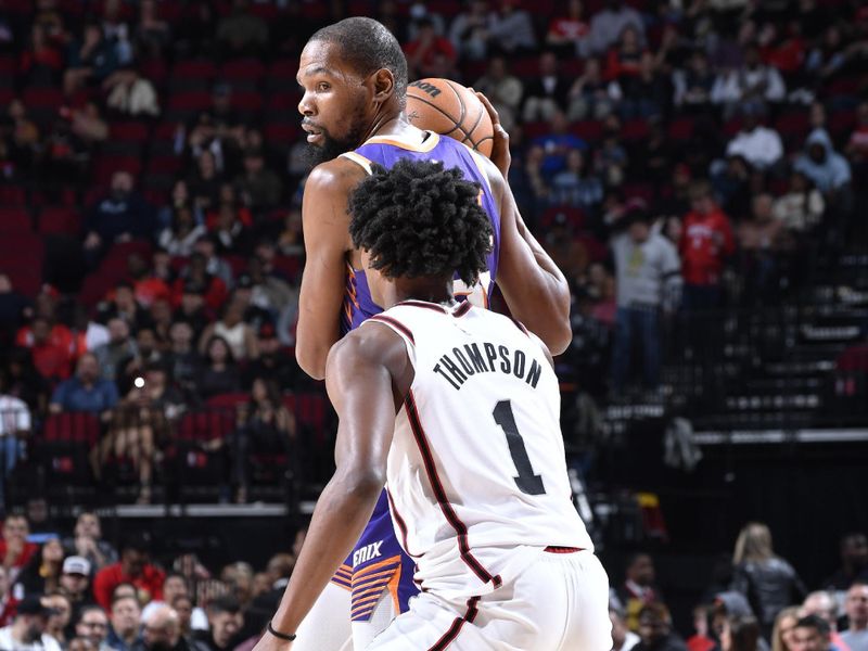 HOUSTON, TX - FEBRUARY 12: Kevin Durant #35 of the Phoenix Suns looks to pass the ball during the game against the Houston Rockets on February 12, 2025 at the Toyota Center in Houston, Texas. NOTE TO USER: User expressly acknowledges and agrees that, by downloading and or using this photograph, User is consenting to the terms and conditions of the Getty Images License Agreement. Mandatory Copyright Notice: Copyright 2025 NBAE (Photo by Logan Riely/NBAE via Getty Images)