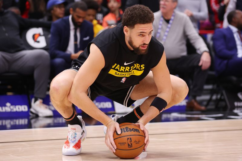 CHICAGO, ILLINOIS - JANUARY 15: Klay Thompson #11 of the Golden State Warriors warms up prior to the game against the Chicago Bulls at United Center on January 15, 2023 in Chicago, Illinois. NOTE TO USER: User expressly acknowledges and agrees that, by downloading and or using this photograph, User is consenting to the terms and conditions of the Getty Images License Agreement.  (Photo by Michael Reaves/Getty Images)