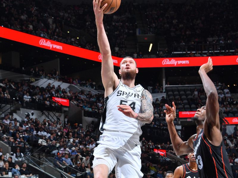 SAN ANTONIO, TX - APRIL 14: Sandro Mamukelashvili #54 of the San Antonio Spurs  drives to the basket during the game against the Detroit Pistons on April 14, 2024 at the Frost Bank Center in San Antonio, Texas. NOTE TO USER: User expressly acknowledges and agrees that, by downloading and or using this photograph, user is consenting to the terms and conditions of the Getty Images License Agreement. Mandatory Copyright Notice: Copyright 2024 NBAE (Photos by Michael Gonzales/NBAE via Getty Images)