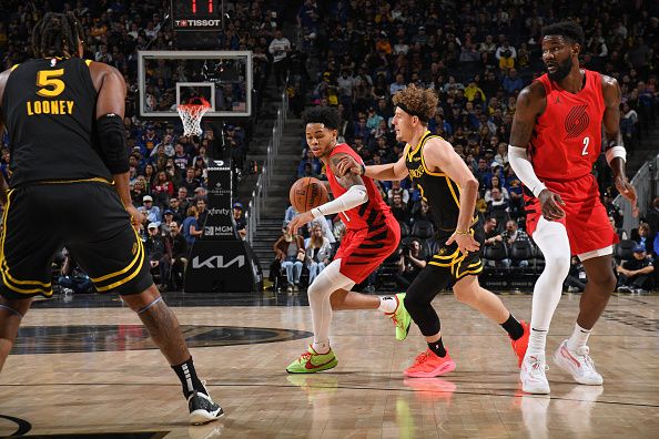 SAN FRANCISCO, CA - DECEMBER 23: Anfernee Simons #1 of the Portland Trail Blazers dribbles the ball during the game against the Golden State Warriors on December 23, 2023 at Chase Center in San Francisco, California. NOTE TO USER: User expressly acknowledges and agrees that, by downloading and or using this photograph, user is consenting to the terms and conditions of Getty Images License Agreement. Mandatory Copyright Notice: Copyright 2023 NBAE (Photo by Noah Graham/NBAE via Getty Images)