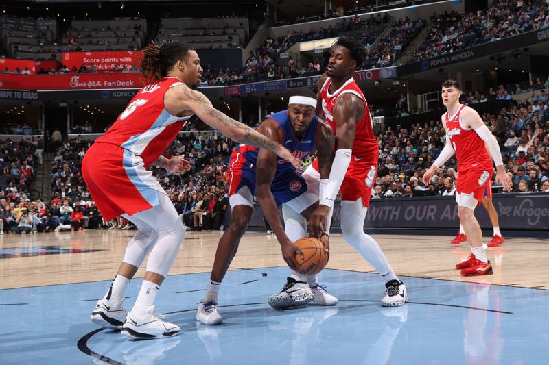 MEMPHIS, TN - NOVEMBER 27: Paul Reed #7 of the Detroit Pistons handles the ball during the game against the Memphis Grizzlies on November 27, 2024 at FedExForum in Memphis, Tennessee. NOTE TO USER: User expressly acknowledges and agrees that, by downloading and or using this photograph, User is consenting to the terms and conditions of the Getty Images License Agreement. Mandatory Copyright Notice: Copyright 2024 NBAE (Photo by Joe Murphy/NBAE via Getty Images)