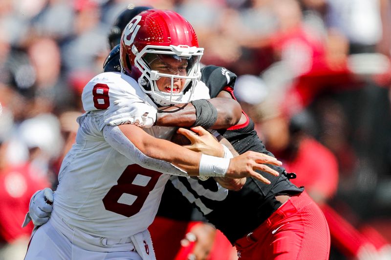 Sep 23, 2023; Cincinnati, Ohio, USA; Oklahoma Sooners quarterback Dillon Gabriel (8) runs with the ball for a touchdown against Cincinnati Bearcats safety Bryon Threats (10) in the second half at Nippert Stadium. Mandatory Credit: Katie Stratman-USA TODAY Sports