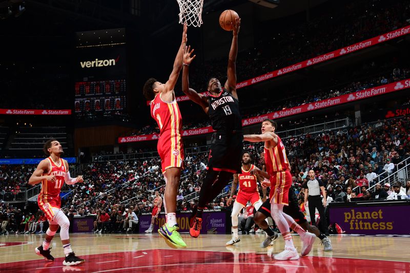 ATLANTA, GA - FEBRUARY 10: Nate Williams #19 of the Houston Rockets drives to the basket during the game against the Atlanta Hawks on February 10, 2024 at State Farm Arena in Atlanta, Georgia.  NOTE TO USER: User expressly acknowledges and agrees that, by downloading and/or using this Photograph, user is consenting to the terms and conditions of the Getty Images License Agreement. Mandatory Copyright Notice: Copyright 2024 NBAE (Photo by Scott Cunningham/NBAE via Getty Images)