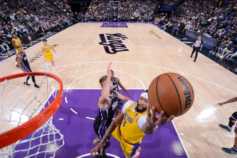 SACRAMENTO, CA - MARCH 13:  Anthony Davis #3 of the Los Angeles Lakers drives to the basket during the game against the Sacramento Kings on March 13, 2024 at Golden 1 Center in Sacramento, California. NOTE TO USER: User expressly acknowledges and agrees that, by downloading and or using this Photograph, user is consenting to the terms and conditions of the Getty Images License Agreement. Mandatory Copyright Notice: Copyright 2024 NBAE (Photo by Rocky Widner/NBAE via Getty Images)