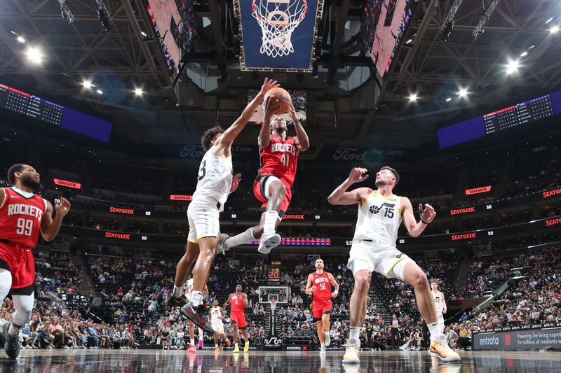 SALT LAKE CITY, UT - OCTOBER 7: Nate Hinton #41 of the Houston Rockets drives to the basket during the game against the Utah Jazz during a NBA preseason game on October 7, 2024 at the Delta Center in Salt Lake City, Utah. NOTE TO USER: User expressly acknowledges and agrees that, by downloading and or using this Photograph, User is consenting to the terms and conditions of the Getty Images License Agreement. Mandatory Copyright Notice: Copyright 2024 NBAE (Photo by Melissa Majchrzak/NBAE via Getty Images)