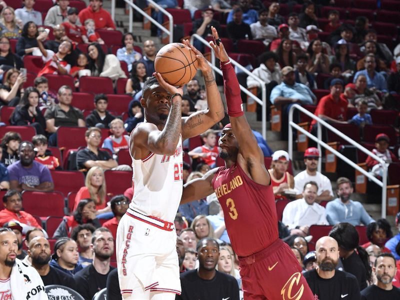 HOUSTON, TX - MARCH 16:  Reggie Bullock Jr. #25 of the Houston Rockets shoots a three point basket during the game against the Cleveland Cavaliers on March 16, 2023 at the Toyota Center in Houston, Texas. NOTE TO USER: User expressly acknowledges and agrees that, by downloading and or using this photograph, User is consenting to the terms and conditions of the Getty Images License Agreement. Mandatory Copyright Notice: Copyright 2024 NBAE (Photo by Logan Riely/NBAE via Getty Images)