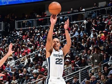 ATLANTA, GA - DECEMBER 23: Desmond Bane #22 of the Memphis Grizzlies three point basket during the game against the Atlanta Hawks on December 23, 2023 at State Farm Arena in Atlanta, Georgia.  NOTE TO USER: User expressly acknowledges and agrees that, by downloading and/or using this Photograph, user is consenting to the terms and conditions of the Getty Images License Agreement. Mandatory Copyright Notice: Copyright 2023 NBAE (Photo by Scott Cunningham/NBAE via Getty Images)