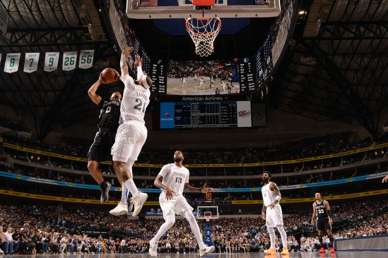 DALLAS, TX - NOVEMBER 16: Keldon Johnson #0 of the San Antonio Spurs shoots the ball during the game against the Dallas Mavericks on November 16, 2024 at American Airlines Center in Dallas, Texas. NOTE TO USER: User expressly acknowledges and agrees that, by downloading and or using this photograph, User is consenting to the terms and conditions of the Getty Images License Agreement. Mandatory Copyright Notice: Copyright 2024 NBAE (Photo by Glenn James/NBAE via Getty Images)