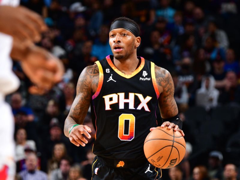 PHOENIX, AZ - JANUARY 6: Torrey Craig #0 of the Phoenix Suns drives to the basket during the game against the Miami Heat on January 6, 2023 at Footprint Center in Phoenix, Arizona. NOTE TO USER: User expressly acknowledges and agrees that, by downloading and or using this photograph, user is consenting to the terms and conditions of the Getty Images License Agreement. Mandatory Copyright Notice: Copyright 2022 NBAE (Photo by Barry Gossage/NBAE via Getty Images)