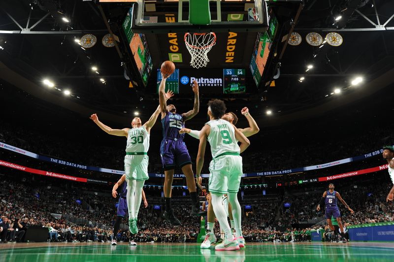 BOSTON, MA - NOVEMBER 28: P.J. Washington #25 of the Charlotte Hornets drives to the basket during the game against the Boston Celtics on November 28, 2022 at the TD Garden in Boston, Massachusetts.  NOTE TO USER: User expressly acknowledges and agrees that, by downloading and or using this photograph, User is consenting to the terms and conditions of the Getty Images License Agreement. Mandatory Copyright Notice: Copyright 2022 NBAE  (Photo by Brian Babineau/NBAE via Getty Images)