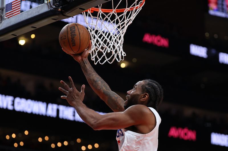 ATLANTA, GEORGIA - FEBRUARY 05:  Kawhi Leonard #2 of the LA Clippers attacks the basket against the Atlanta Hawks during the third quarter at State Farm Arena on February 05, 2024 in Atlanta, Georgia.  NOTE TO USER: User expressly acknowledges and agrees that, by downloading and/or using this photograph, user is consenting to the terms and conditions of the Getty Images License Agreement.  (Photo by Kevin C. Cox/Getty Images)