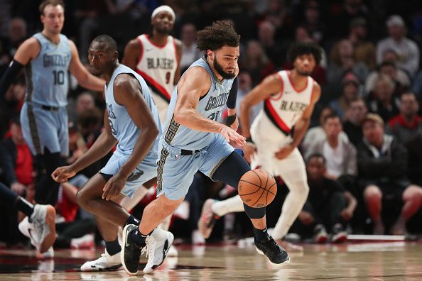 PORTLAND, OREGON - NOVEMBER 05: David Roddy #21 of the Memphis Grizzlies breaks away during the second quarter against the Portland Trail Blazers at Moda Center on November 05, 2023 in Portland, Oregon. NOTE TO USER: User expressly acknowledges and agrees that, by downloading and or using this photograph, User is consenting to the terms and conditions of the Getty Images License Agreement.? (Photo by Amanda Loman/Getty Images)