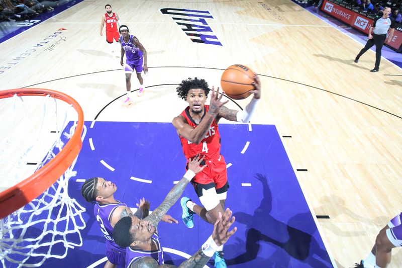 SALT LAKE CITY, UT - MARCH 29: Jalen Green #4 of the Houston Rockets drives to the basket during the game against the Utah Jazz on March 29, 2024 at Delta Center in Salt Lake City, Utah. NOTE TO USER: User expressly acknowledges and agrees that, by downloading and or using this Photograph, User is consenting to the terms and conditions of the Getty Images License Agreement. Mandatory Copyright Notice: Copyright 2024 NBAE (Photo by Melissa Majchrzak/NBAE via Getty Images)