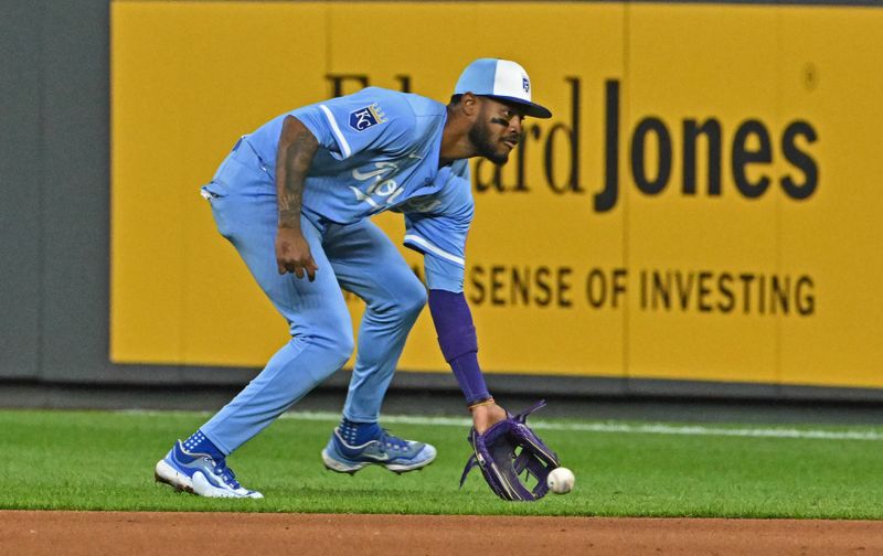 Apr 26, 2025; Kansas City, Missouri, USA;  Kansas City Royals second baseman Maikel Garcia (11) fields a ground ball in the eighth inning against the Houston Astros at Kauffman Stadium. Mandatory Credit: Peter Aiken-Imagn Images