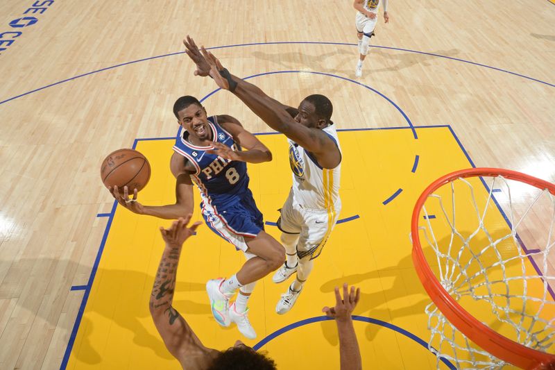 SAN FRANCISCO, CA - MARCH 24: De'Anthony Melton #8 of the Philadelphia 76ers drives to the basket during the game against the Golden State Warriors on March 24, 2023 at Chase Center in San Francisco, California. NOTE TO USER: User expressly acknowledges and agrees that, by downloading and or using this photograph, user is consenting to the terms and conditions of Getty Images License Agreement. Mandatory Copyright Notice: Copyright 2023 NBAE (Photo by Noah Graham/NBAE via Getty Images)