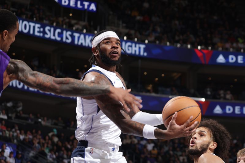 SALT LAKE CITY, UT - NOVEMBER 14: Jaden Hardy #1 of the Dallas Mavericks drives to the basket during the game against the Utah Jazz on November 14, 2024 at Delta Center in Salt Lake City, Utah. NOTE TO USER: User expressly acknowledges and agrees that, by downloading and or using this Photograph, User is consenting to the terms and conditions of the Getty Images License Agreement. Mandatory Copyright Notice: Copyright 2024 NBAE (Photo by Melissa Majchrzak/NBAE via Getty Images)