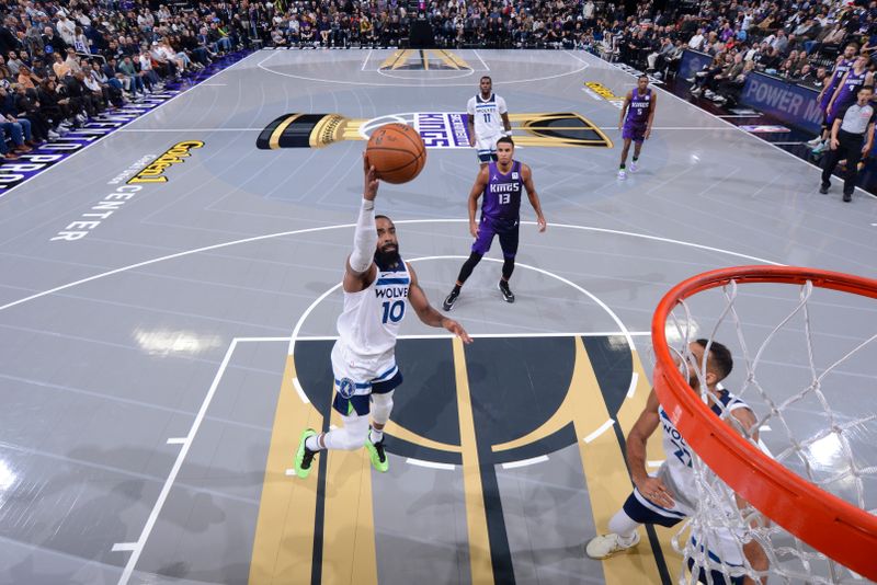 SACRAMENTO, CA - NOVEMBER 15: Mike Conley #10 of the Minnesota Timberwolves drives to the basket during the game against the Sacramento Kings during the Emirates NBA Cup game on November 15, 2024 at Golden 1 Center in Sacramento, California. NOTE TO USER: User expressly acknowledges and agrees that, by downloading and or using this Photograph, user is consenting to the terms and conditions of the Getty Images License Agreement. Mandatory Copyright Notice: Copyright 2024 NBAE (Photo by Rocky Widner/NBAE via Getty Images)