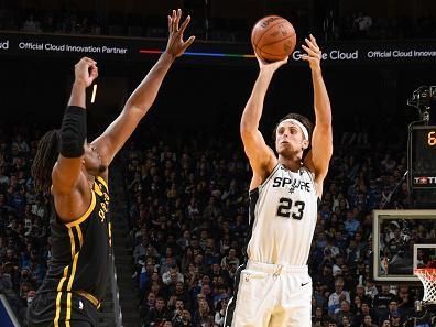 SAN FRANCISCO, CA - NOVEMBER 24:  Zach Collins #23 of the San Antonio Spurs shoots the ball during the game  during the in-Season Tournament on November 24, 2023 at Chase Center in San Francisco, California. NOTE TO USER: User expressly acknowledges and agrees that, by downloading and or using this photograph, user is consenting to the terms and conditions of Getty Images License Agreement. Mandatory Copyright Notice: Copyright 2023 NBAE (Photo by Noah Graham/NBAE via Getty Images)