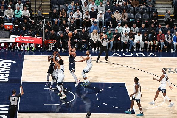 MINNEAPOLIS, MN -  NOVEMBER 1: Nikola Jokic #15 of the Denver Nuggets drives to the basket during the game against the Minnesota Timberwolves on November 1, 2023 at Target Center in Minneapolis, Minnesota. NOTE TO USER: User expressly acknowledges and agrees that, by downloading and or using this Photograph, user is consenting to the terms and conditions of the Getty Images License Agreement. Mandatory Copyright Notice: Copyright 2023 NBAE (Photo by David Sherman/NBAE via Getty Images)