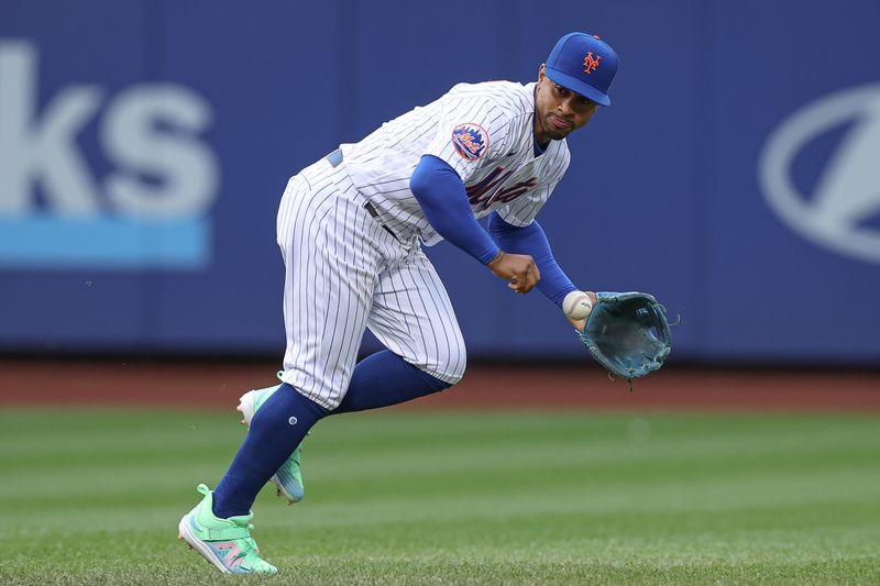 Sep 27, 2023; New York City, New York, USA; New York Mets shortstop Francisco Lindor (12) fields the ball during the sixth inning against the Miami Marlins at Citi Field. Mandatory Credit: Vincent Carchietta-USA TODAY Sports