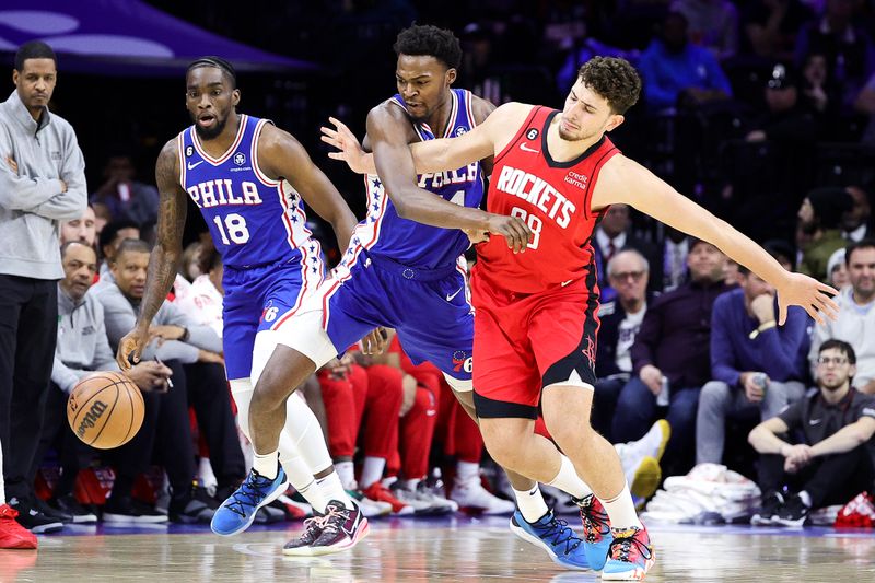 PHILADELPHIA, PENNSYLVANIA - FEBRUARY 13: Paul Reed #44 of the Philadelphia 76ers and Alperen Sengun #28 of the Houston Rockets reach for a loose ball during the second quarter at Wells Fargo Center on February 13, 2023 in Philadelphia, Pennsylvania. NOTE TO USER: User expressly acknowledges and agrees that, by downloading and or using this photograph, User is consenting to the terms and conditions of the Getty Images License Agreement. (Photo by Tim Nwachukwu/Getty Images)