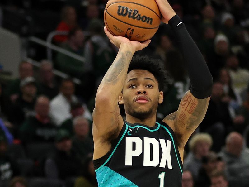 MILWAUKEE, WISCONSIN - NOVEMBER 21: Anfernee Simons #1 of the Portland Trail Blazers takes a three point shot during the second half of a game against the Milwaukee Bucks at Fiserv Forum on November 21, 2022 in Milwaukee, Wisconsin. NOTE TO USER: User expressly acknowledges and agrees that, by downloading and or using this photograph, User is consenting to the terms and conditions of the Getty Images License Agreement. (Photo by Stacy Revere/Getty Images)