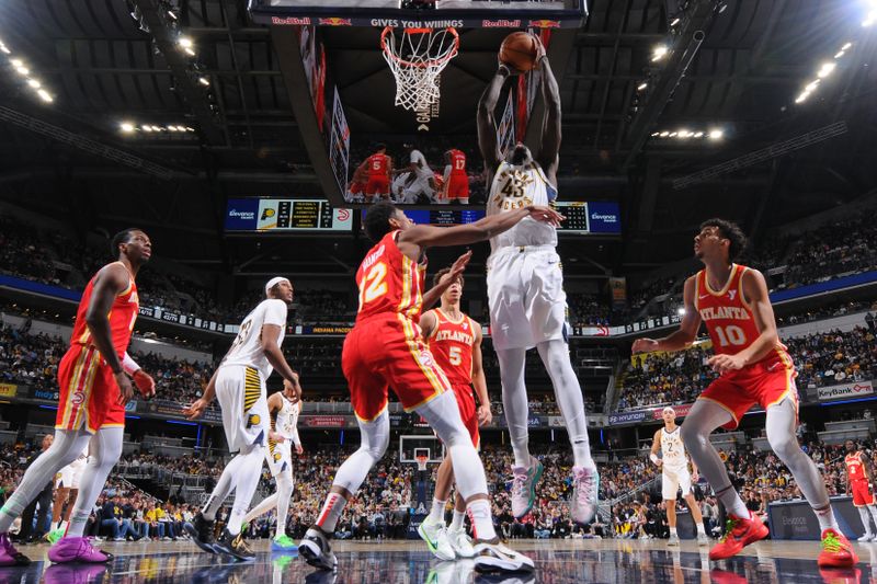 INDIANAPOLIS, IN - FEBRUARY 1: Pascal Siakam #43 of the Indiana Pacers drives to the basket during the game against the Atlanta Hawks on February 1, 2025 at Gainbridge Fieldhouse in Indianapolis, Indiana. NOTE TO USER: User expressly acknowledges and agrees that, by downloading and or using this Photograph, user is consenting to the terms and conditions of the Getty Images License Agreement. Mandatory Copyright Notice: Copyright 2025 NBAE (Photo by Ron Hoskins/NBAE via Getty Images)