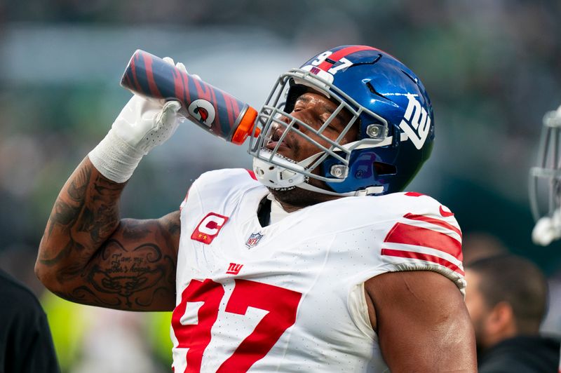 New York Giants defensive lineman Dexter Lawrence II (97) gets a drink prior to the NFL football game against the Philadelphia Eagles, Monday, Dec. 25, 2023, in Philadelphia. (AP Photo/Chris Szagola)