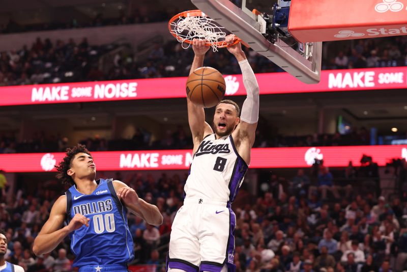 DALLAS, TEXAS - FEBRUARY 10: Mason Jones #8 of the Sacramento Kings dunks against Max Christie #00 of the Dallas Mavericks during the second quarter at American Airlines Center on February 10, 2025 in Dallas, Texas. NOTE TO USER: User expressly acknowledges and agrees that, by downloading and or using this photograph, User is consenting to the terms and conditions of the Getty Images License Agreement. (Photo by Tim Heitman/Getty Images)