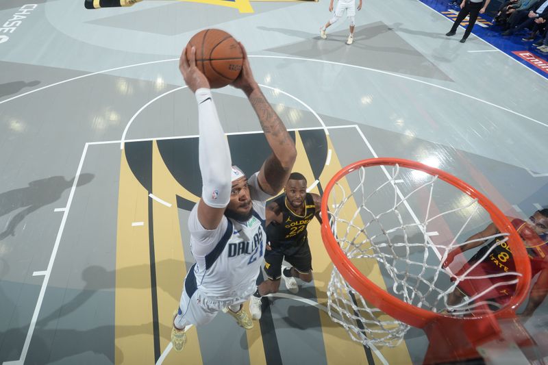 SAN FRANCISCO, CA - NOVEMBER 12: Daniel Gafford #21 of the Dallas Mavericks dunks the ball during the game against the Golden State Warriors during the Emirates NBA Cup game on November 12, 2024 at Chase Center in San Francisco, California. NOTE TO USER: User expressly acknowledges and agrees that, by downloading and or using this photograph, user is consenting to the terms and conditions of Getty Images License Agreement. Mandatory Copyright Notice: Copyright 2024 NBAE (Photo by Noah Graham/NBAE via Getty Images)